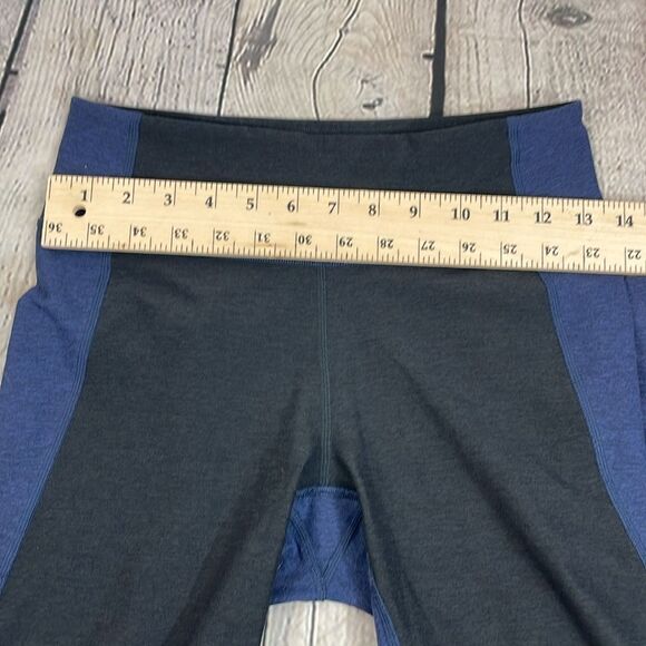 Outdoor Voices Two-Tone Warmup Leggings in
Navy & Charcoal Size Small - Picture 10 of 13